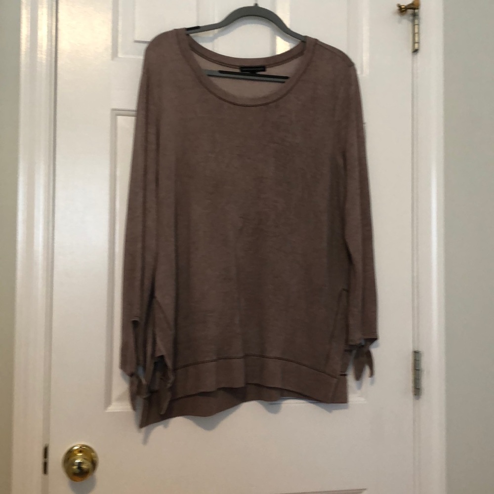 Long sleeve maroon top